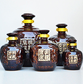 隆昌陶瓷酒瓶厂家.png
