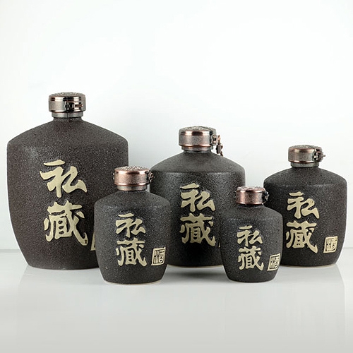 云南私藏陶瓷酒瓶